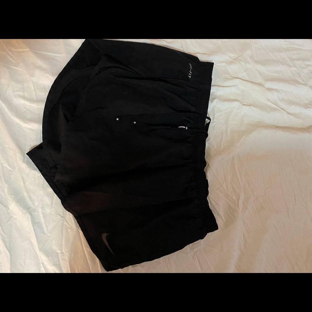 medium black nike athletic shorts